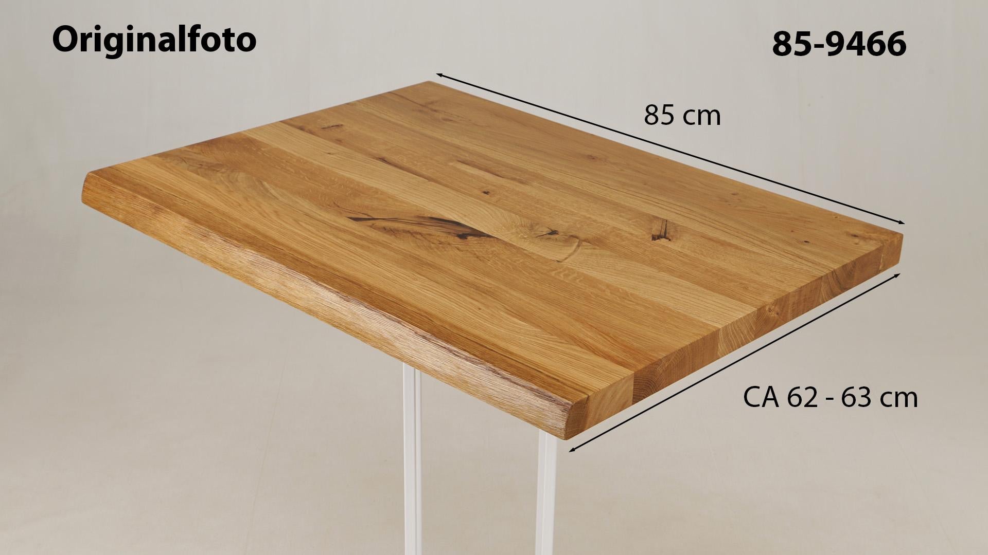 Eichenholz-Tischplatte Nummer 85-9466, Länge 85 cm cm, Breite ca. 62 cm–63 cm, mit gebürsteter Baumkante, geschliffen, 2 Schichten italienisches Öl, Äste und Risse mit Epoxidharz