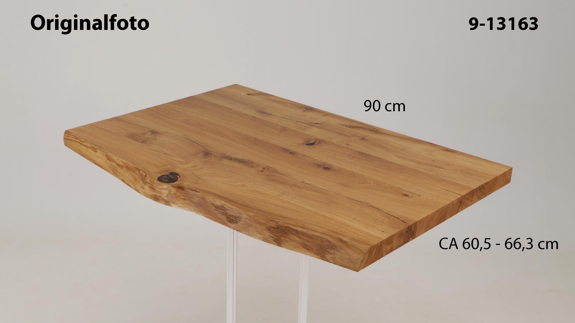 Eichenholz-Tischplatte Nummer 9-13163, Länge 90 cm cm, Breite ca. 60.5 cm–66.3 cm, mit gebürsteter Baumkante, geschliffen, 2 Schichten italienisches Öl, Äste und Risse mit Epoxidharz