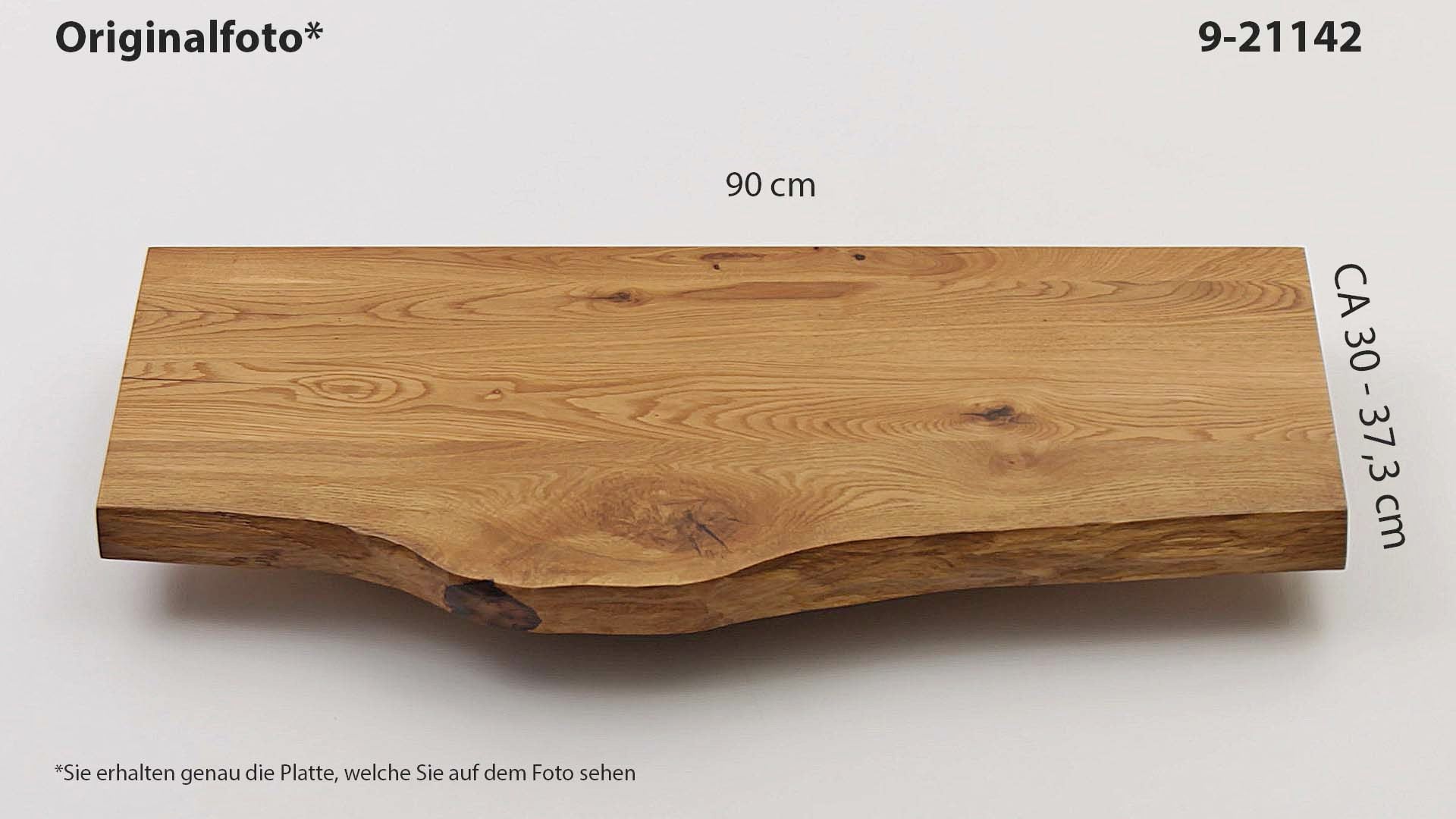 Eichenholz-Tischplatte Nummer 9-21142, Länge 90 cm cm, Breite ca. 30 cm–37.3 cm, mit gebürsteter Baumkante, geschliffen, 2 Schichten italienisches Öl, Äste und Risse mit Epoxidharz