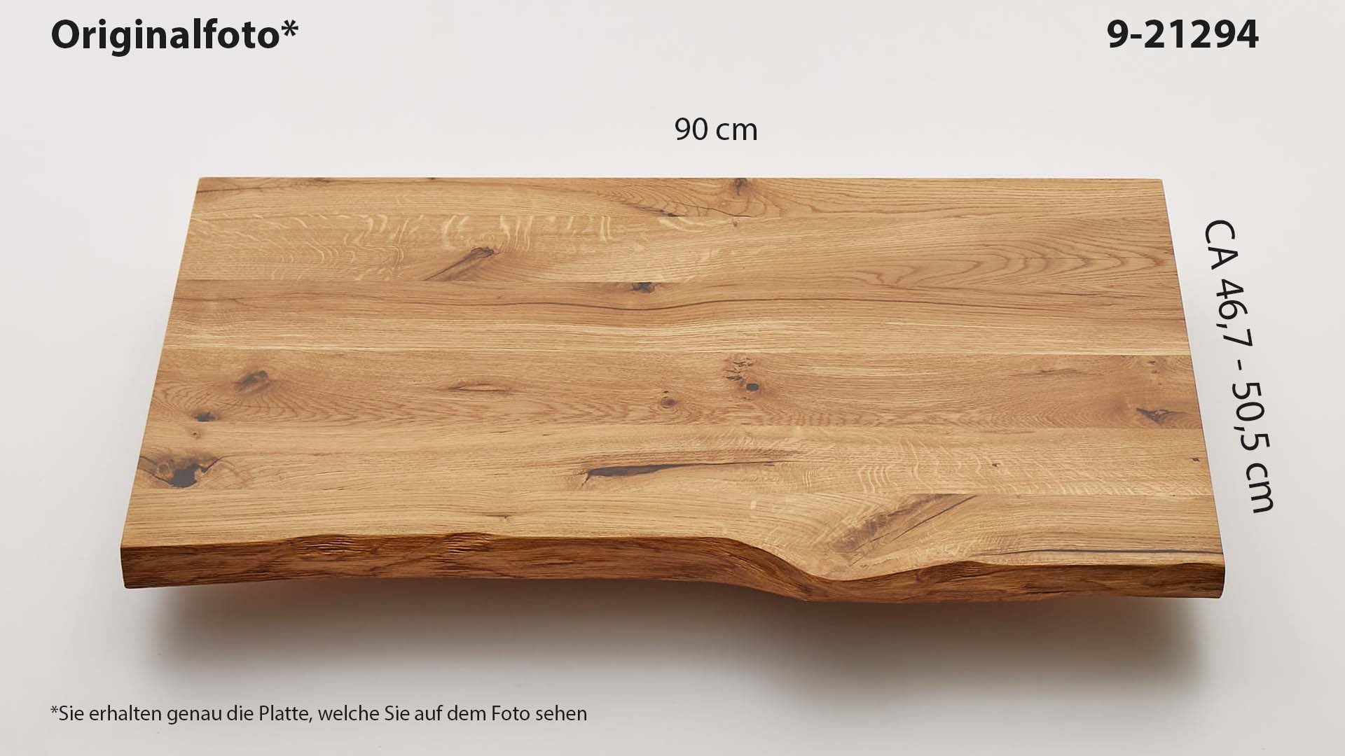 Eichenholz-Tischplatte Nummer 9-21294, Länge 90 cm cm, Breite ca. 46.7 cm–50.5 cm, mit gebürsteter Baumkante, geschliffen, 2 Schichten italienisches Öl, Äste und Risse mit Epoxidharz