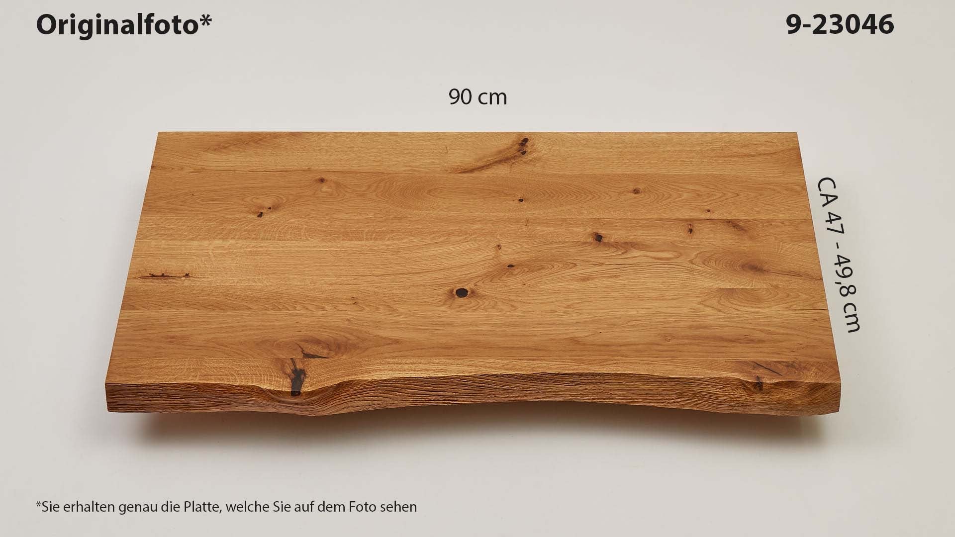 Eichenholz-Tischplatte Nummer 9-23046, Länge 90 cm cm, Breite ca. 47 cm–49.8 cm, mit gebürsteter Baumkante, geschliffen, 2 Schichten italienisches Öl, Äste und Risse mit Epoxidharz