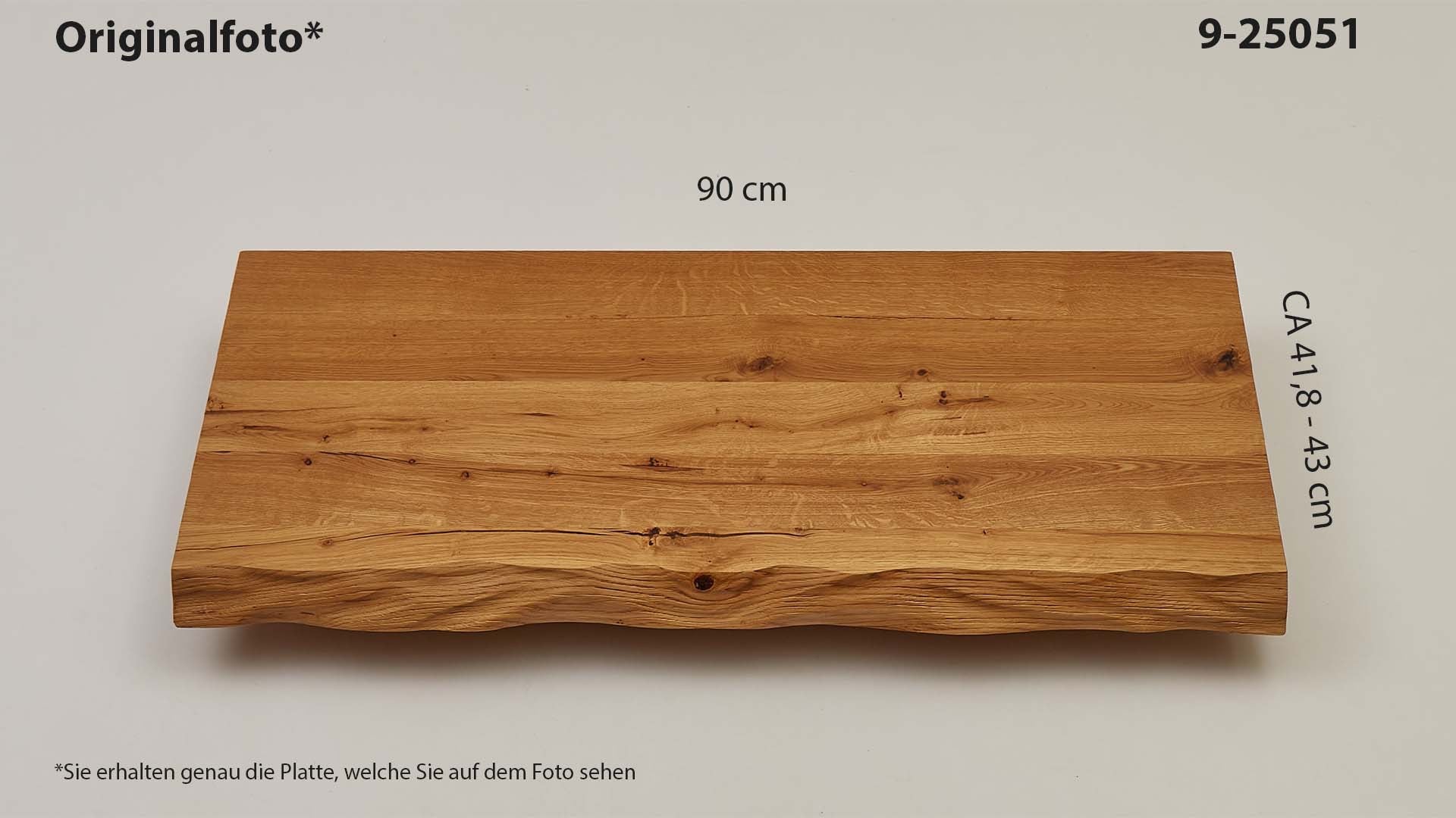 Eichenholz-Tischplatte Nummer 9-25051, Länge 90 cm cm, Breite ca. 41.8 cm–43 cm, mit gebürsteter Baumkante, geschliffen, 2 Schichten italienisches Öl, Äste und Risse mit Epoxidharz