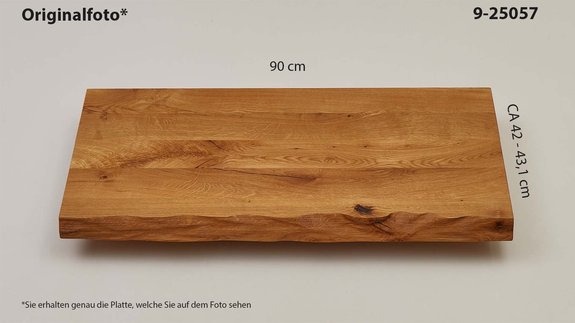 Eichenholz-Tischplatte Nummer 9-25057, Länge 90 cm cm, Breite ca. 42 cm–43.1 cm, mit gebürsteter Baumkante, geschliffen, 2 Schichten italienisches Öl, Äste und Risse mit Epoxidharz