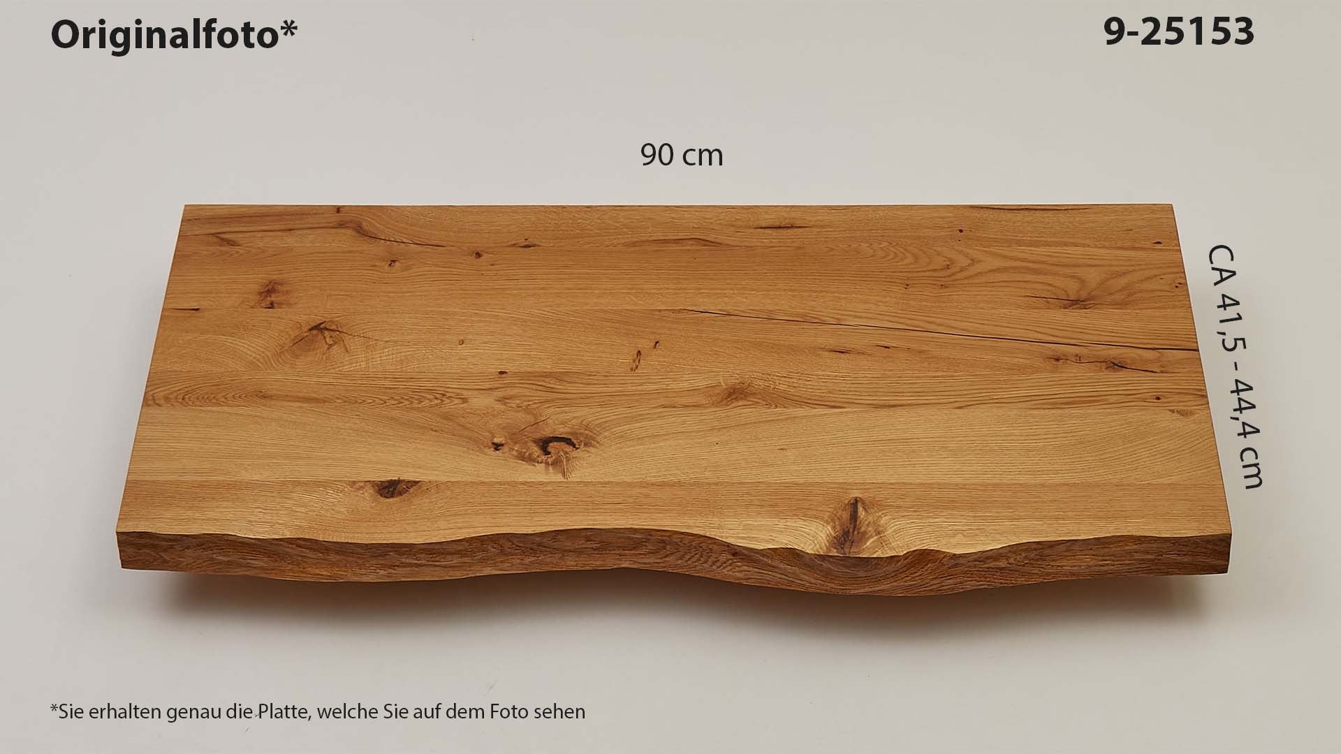 Eichenholz-Tischplatte Nummer 9-25153, Länge 90 cm cm, Breite ca. 41.5 cm–44.4 cm, mit gebürsteter Baumkante, geschliffen, 2 Schichten italienisches Öl, Äste und Risse mit Epoxidharz