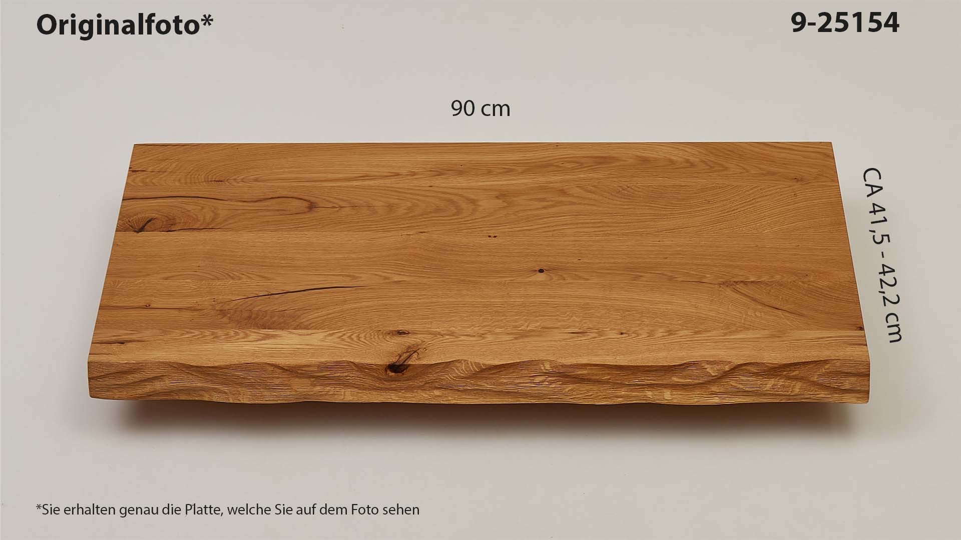 Eichenholz-Tischplatte Nummer 9-25154, Länge 90 cm cm, Breite ca. 41.5 cm–42.2 cm, mit gebürsteter Baumkante, geschliffen, 2 Schichten italienisches Öl, Äste und Risse mit Epoxidharz