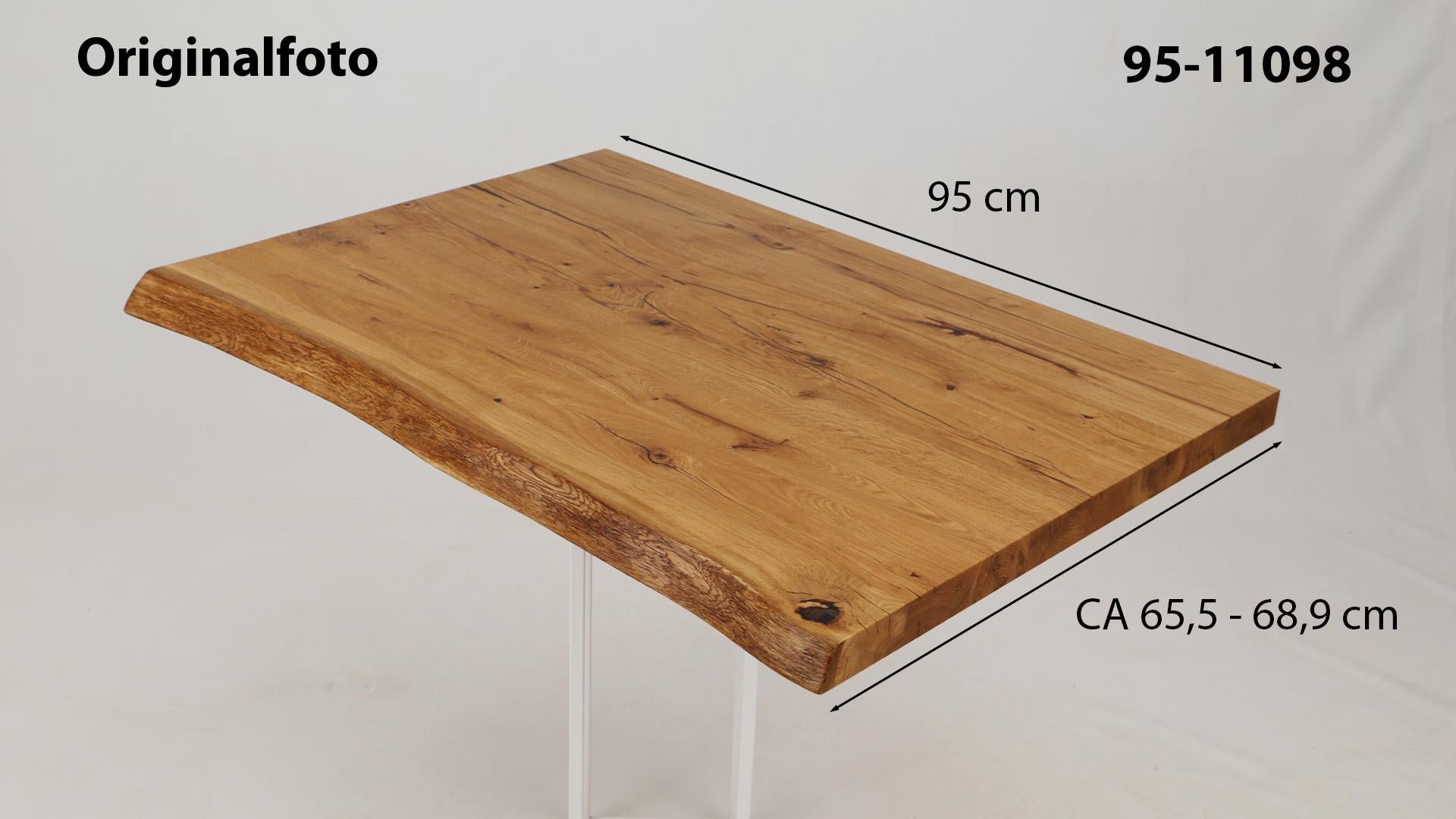 Eichenholz-Tischplatte Nummer 95-11098, Länge 95 cm cm, Breite ca. 65.5 cm–68.9 cm, mit gebürsteter Baumkante, geschliffen, 2 Schichten italienisches Öl, Äste und Risse mit Epoxidharz
