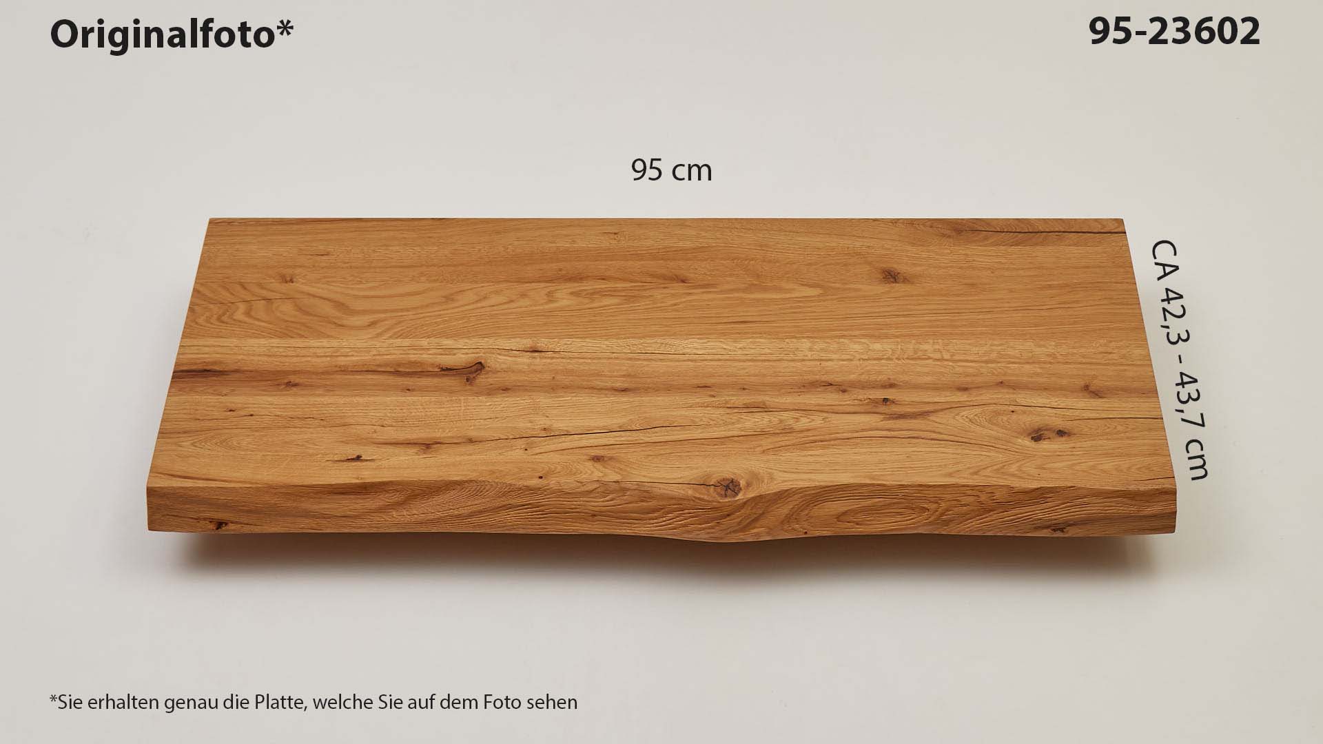 Eichenholz-Tischplatte Nummer 95-23602, Länge 95 cm cm, Breite ca. 42.3 cm–43.7 cm, mit gebürsteter Baumkante, geschliffen, 2 Schichten italienisches Öl, Äste und Risse mit Epoxidharz