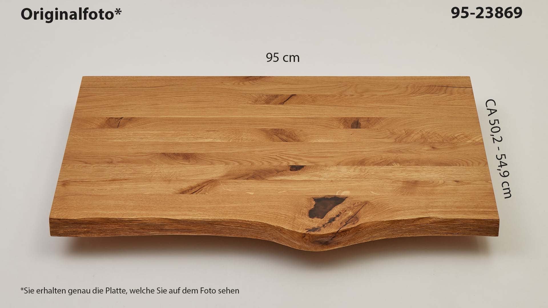 Eichenholz-Tischplatte Nummer 95-23869, Länge 95 cm cm, Breite ca. 50.2 cm–54.9 cm, mit gebürsteter Baumkante, geschliffen, 2 Schichten italienisches Öl, Äste und Risse mit Epoxidharz