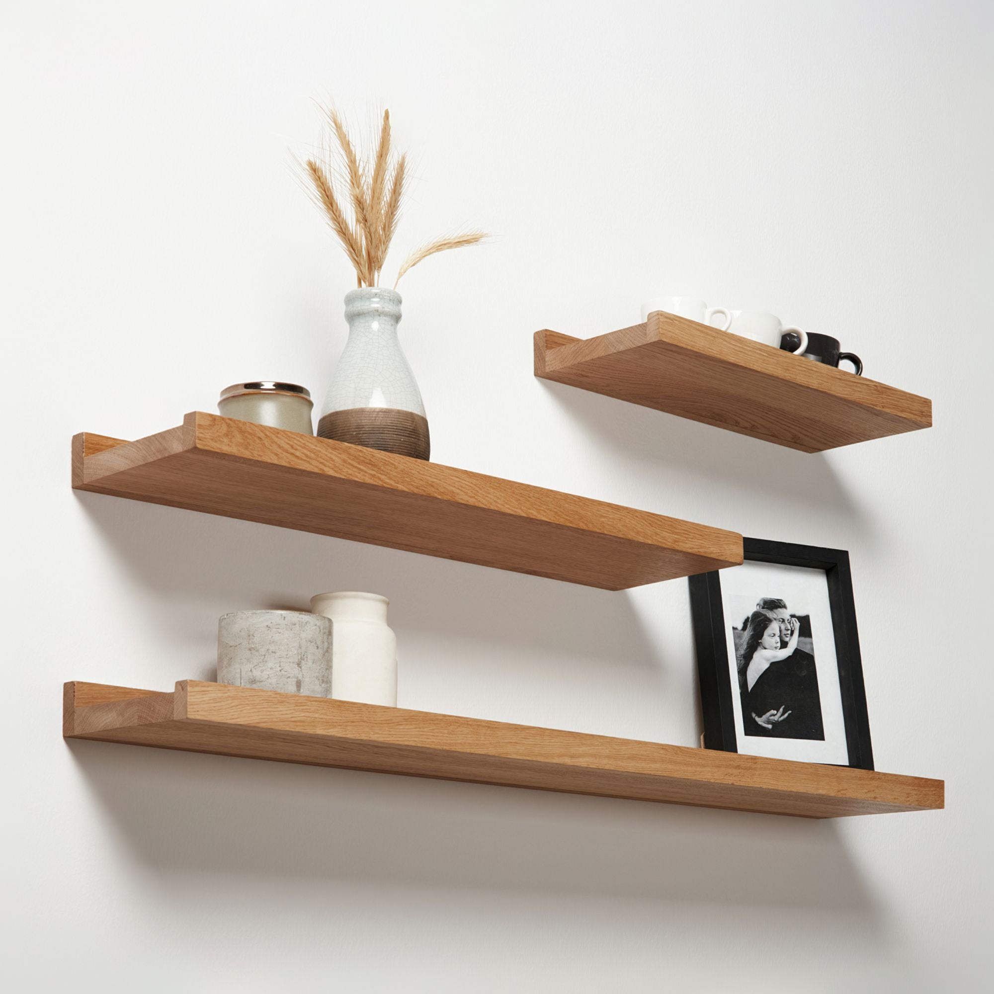 Wohnzimmer Wandregal modern mit Accessoires